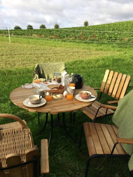 Апартаменти Glamping Och Gardslagenhet Mellan Himmel Och Hav Skivarp Екстер'єр фото